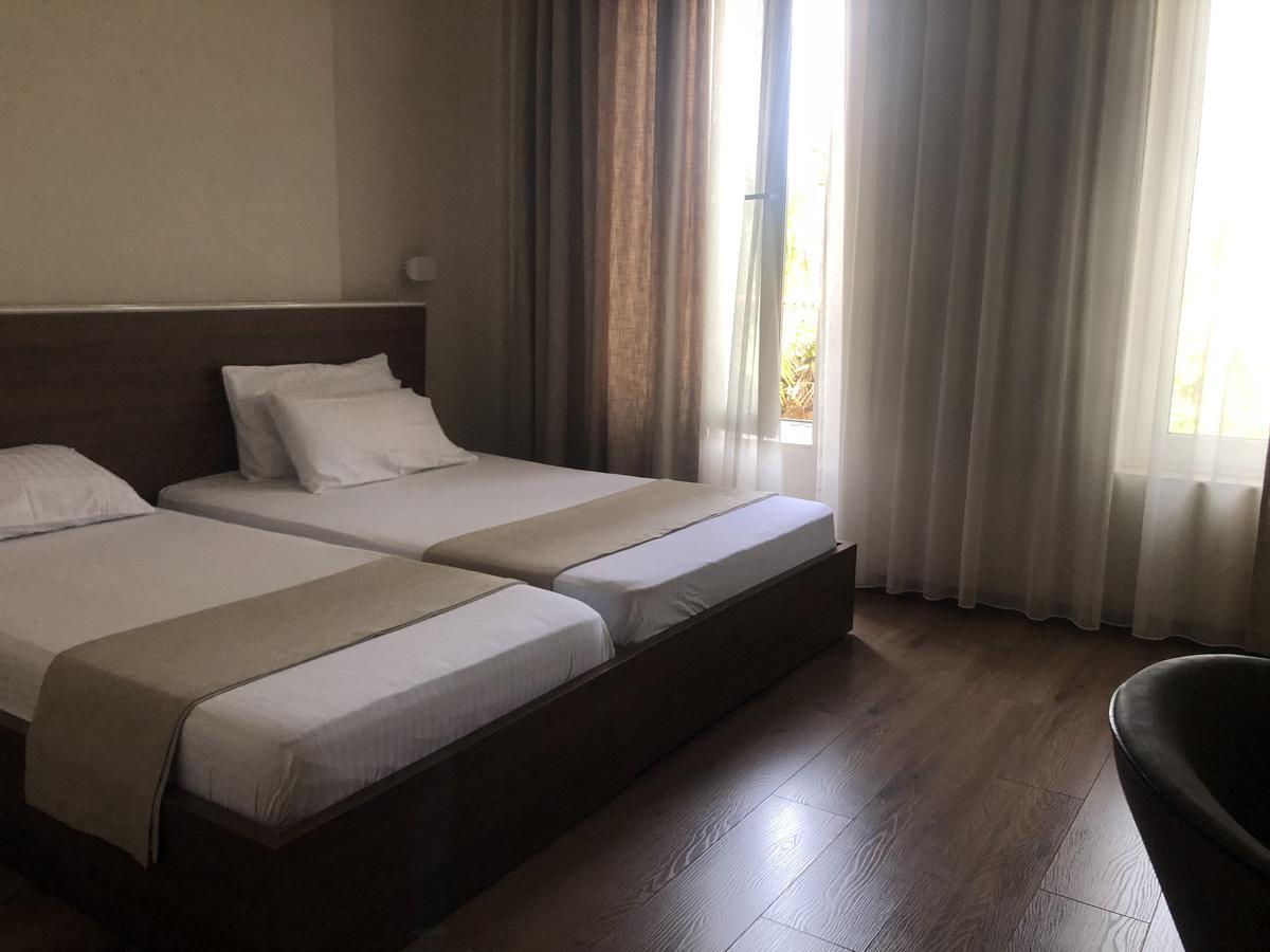 Soleo Hotel Tirana Exterior photo